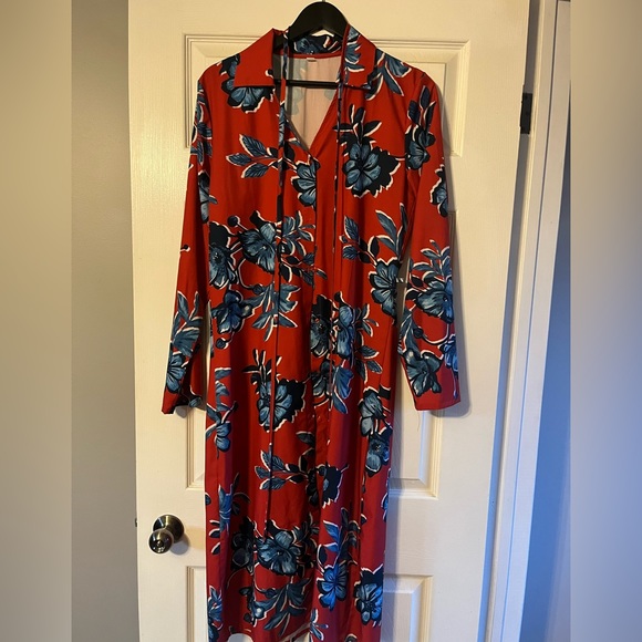 Floral Dress. - Picture 3 of 7